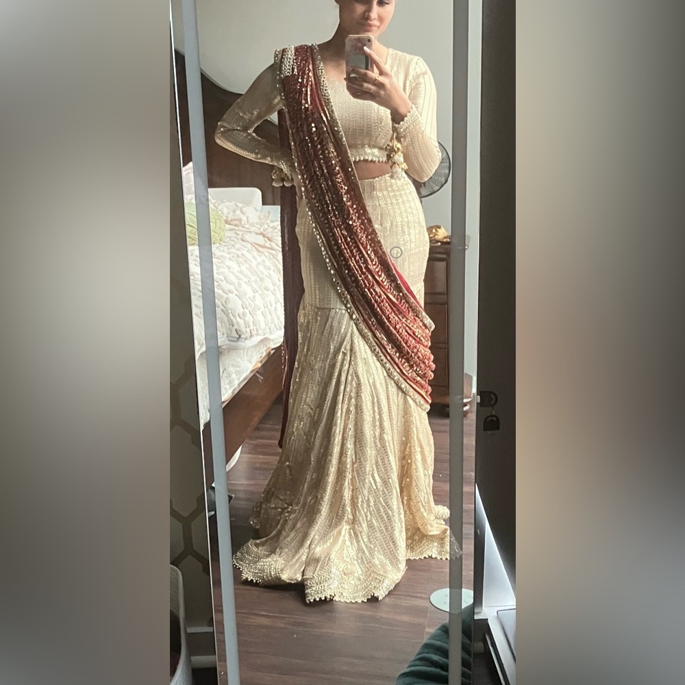 India Boutique Gold and Red Long Sleeve Lehenga Size Small - Picture 7 of 10